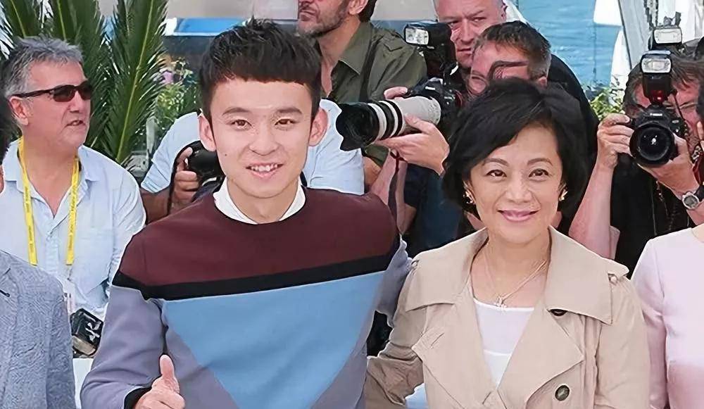 王京花年纪 d7cc5b21126d49339b08920343bcb281.jpeg