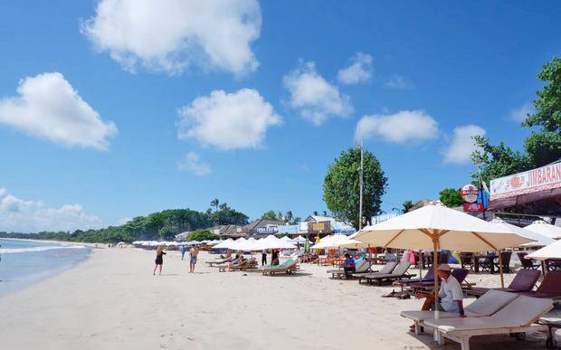 巴厘岛最受欢迎的海滩，这里还有渔民居住，比海南更原生态