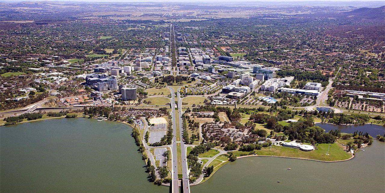 澳大利亚的首都，为何选在两大城市悉尼和墨尔本中间？