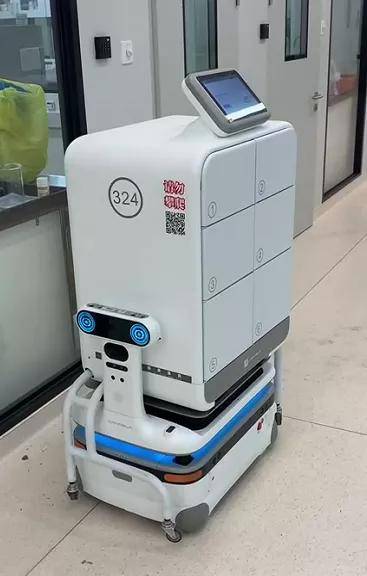 两地报到,烛光机器人助力智慧医疗建设_消毒