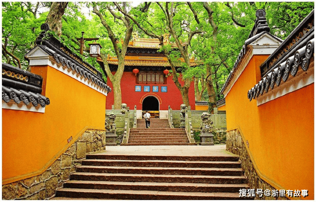 浙江绍兴藏着座皇家寺院，有着千年历史，香火不输灵隐寺