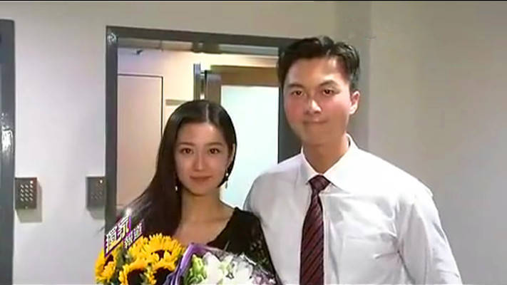 原创老公和绯闻小三获视帝视后,原配台下表情冷漠,tvb可真敢玩