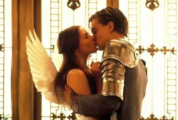 1996年 莱昂纳多·迪卡普里奥vs克莱尔·丹妮丝他在鱼缸后对她一见