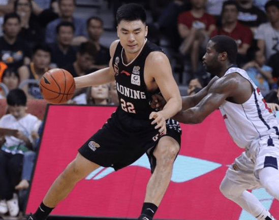 其实李晓旭很小就开始打篮球,15岁的时候便在cba参加了第一次比赛
