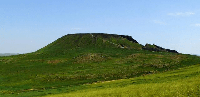 隐藏在内蒙古深处的火山群，离北京车程5小时，很适合来此自驾游