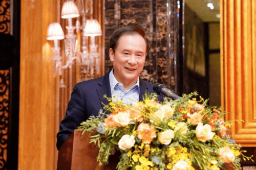 星河湾董事长_星河湾董事长之女照片(3)