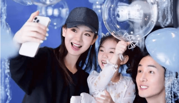 原创戚薇晒视频为6岁女儿庆生,lucky完美继承妈妈基因如复制粘贴