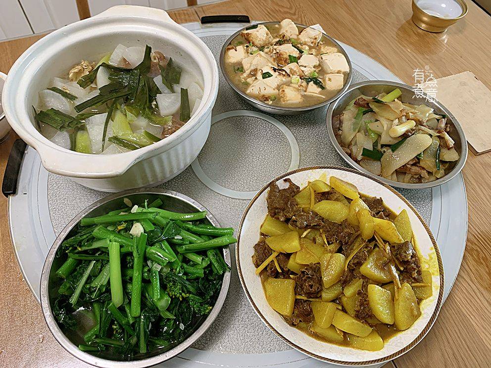 儿子住校不回家,80后夫妻午餐刷爆朋友圈,妈妈:回娘家吃饭吧