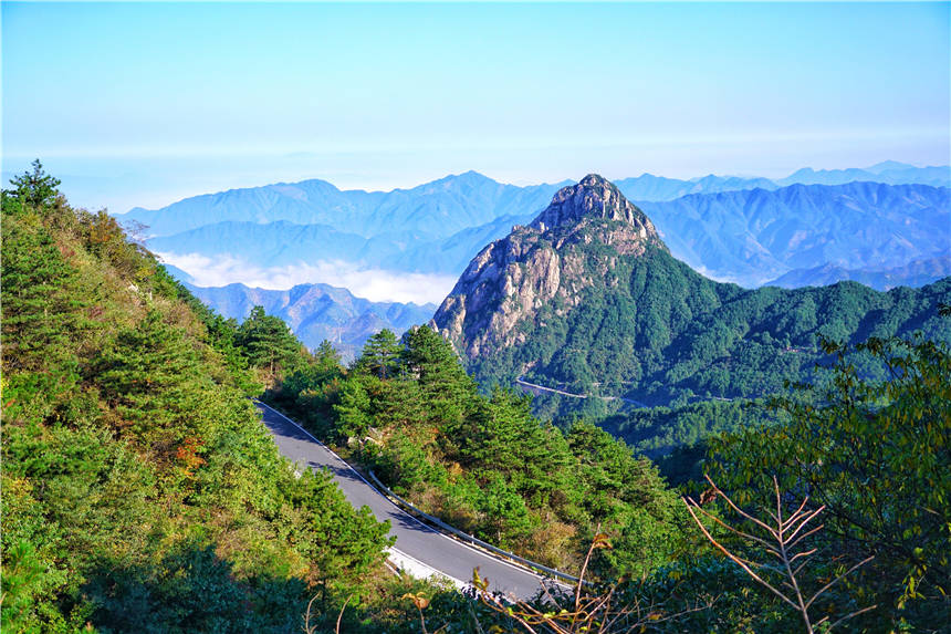 安徽这个自驾路线太美了,一路上有梯田云海古村落,被誉为小黄山