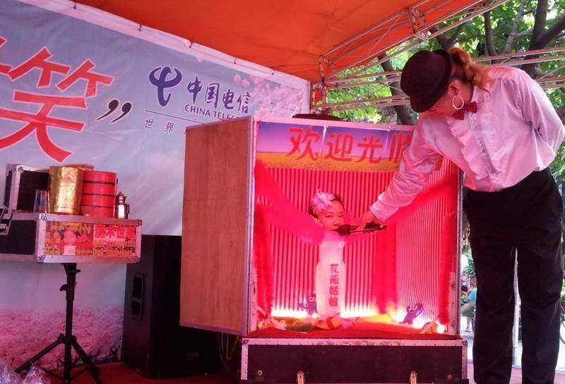 当初成为童年噩梦,长在瓶子里的"花瓶姑娘",其中到底有何玄机