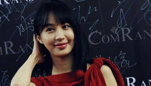 其实对于李菲儿来说她和黄晓明的那段感情已经过去了,而杨颖被说成是