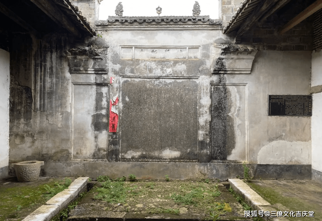 原创三僚曾氏挂壁天井祠,喝翻肚鲤鱼形,雷击祠堂人丁兴旺