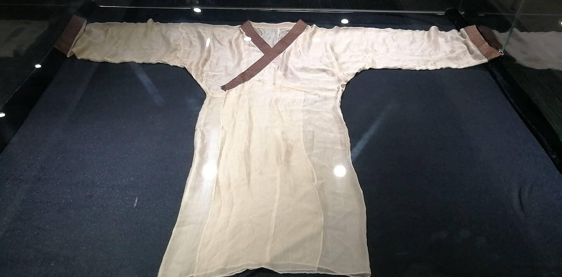 原创马王堆的素纱襌衣该怎样穿专家经过研究说它应该有三种穿法