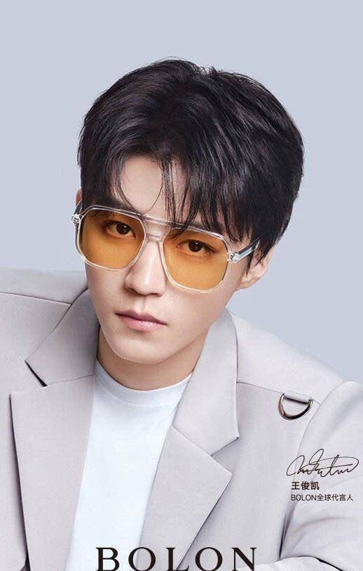 王俊凯bolon眼镜品牌全球代言人