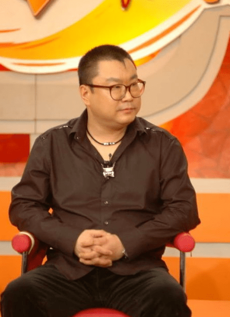 原创51岁尹相杰官宣结婚新娘为拍卖师颜值不输明星由于文华撮合