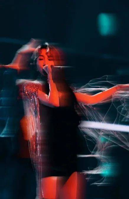 2021央视网络春晚:美女主播王冰冰连线丁真,蔡徐坤燃