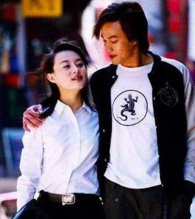 "猛男专业户"何润东,曾表白3次孙俪被拒,最后娶了柜台