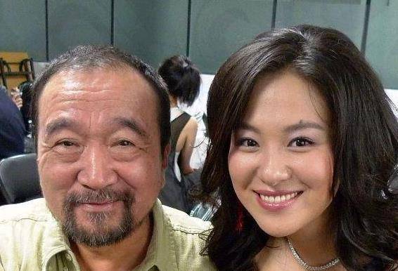 70岁李保田, 捧红身高1米6的儿子, 娶漂亮儿媳比儿子小16岁!