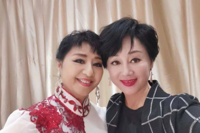 国家一级演员,42岁二婚嫁出国门,婚姻让人羡慕_殷秀梅