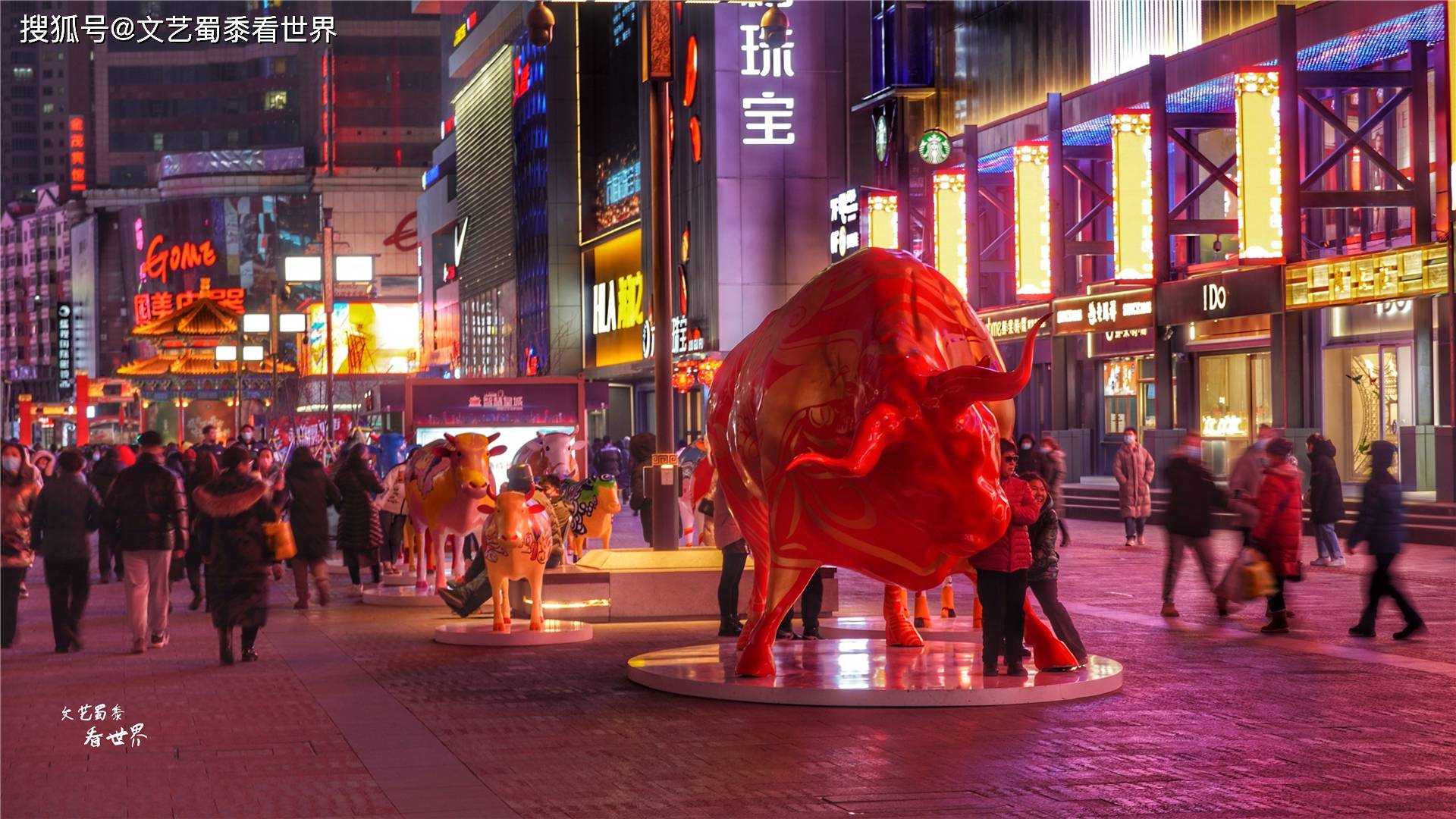 原创沈阳中街的彩绘牛被吐槽有人说晚上见了会害怕事实是那样吗