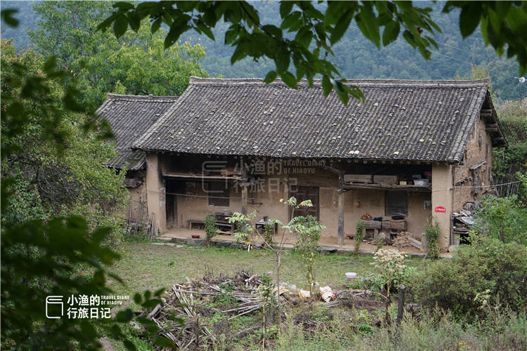 原创陕南秦岭探秘:这样的深山老房子,冬暖夏凉极具智慧,却越来越少