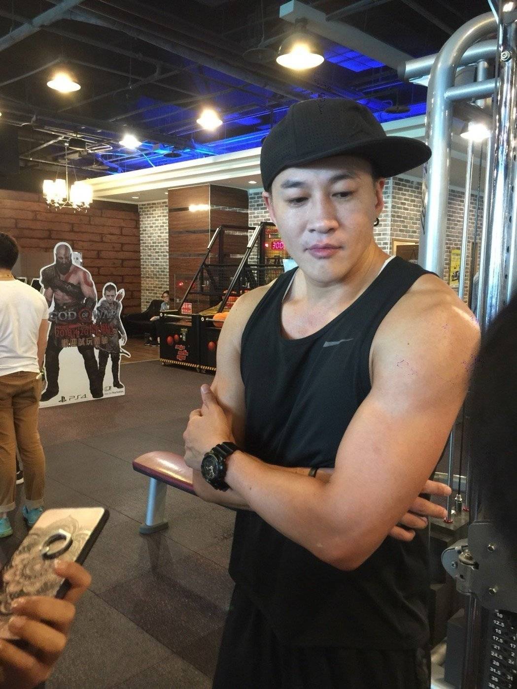 何润东的胖只是玩玩,鲨鱼线是什么,比人鱼线有魅力吗?