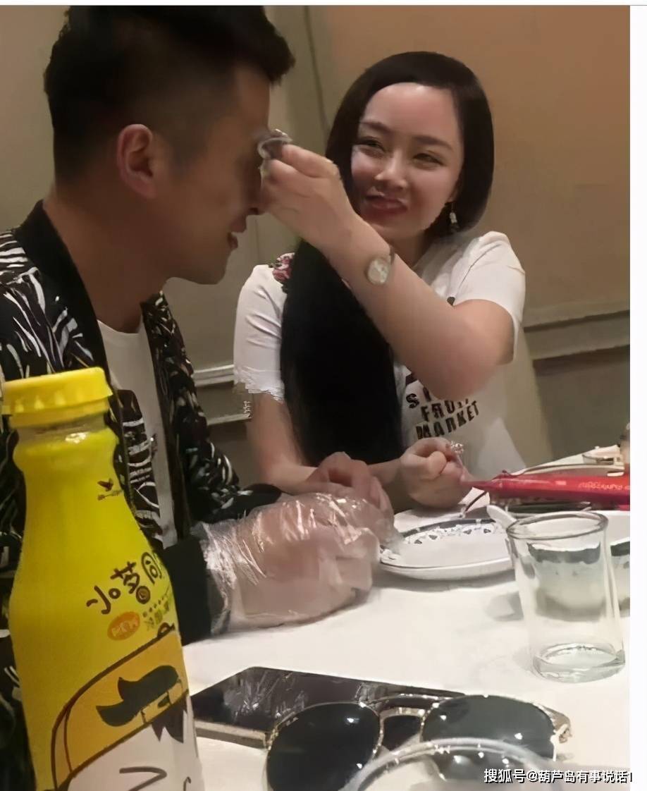 原创辛有志从草根到巅峰,离不开老婆初瑞雪,他们的两个女儿很可爱