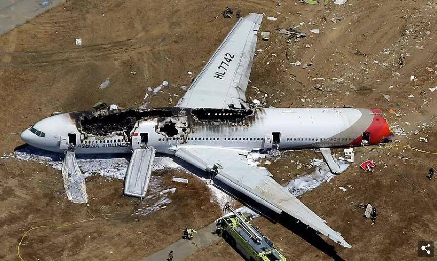 马航客机残骸_马航一客机紧急折返_马航mh17客机坠毁和26国搜索马航失踪班机
