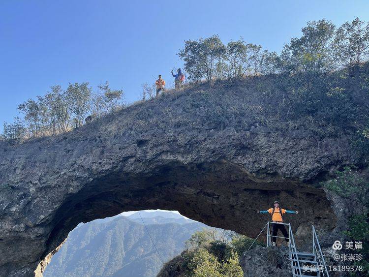 这就是雁荡山第八大景区仙桥风景区的核心景观仙人桥,传说是仙人王子