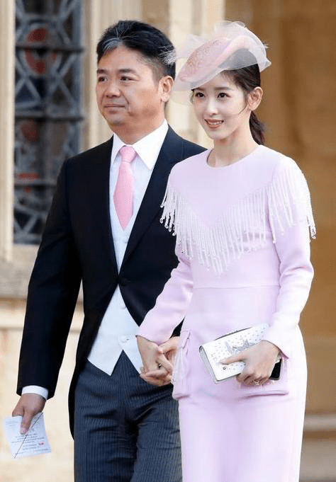 奶茶妹妹章泽天不愧是京东老板娘登上福布斯排行榜第37位刘强东娶对人