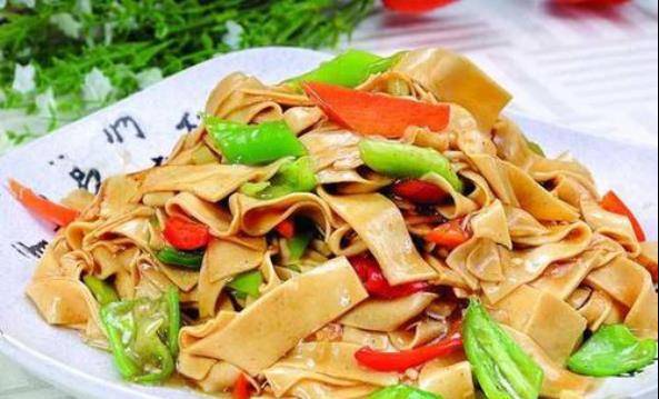 美食:香辣水煮菌菇,爆炒豆腐泡,小炒豆腐皮,肉汁萝卜的做法