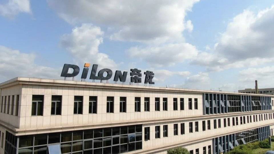 大牌提前看帝龙打开前卫装饰材料无限想象空间