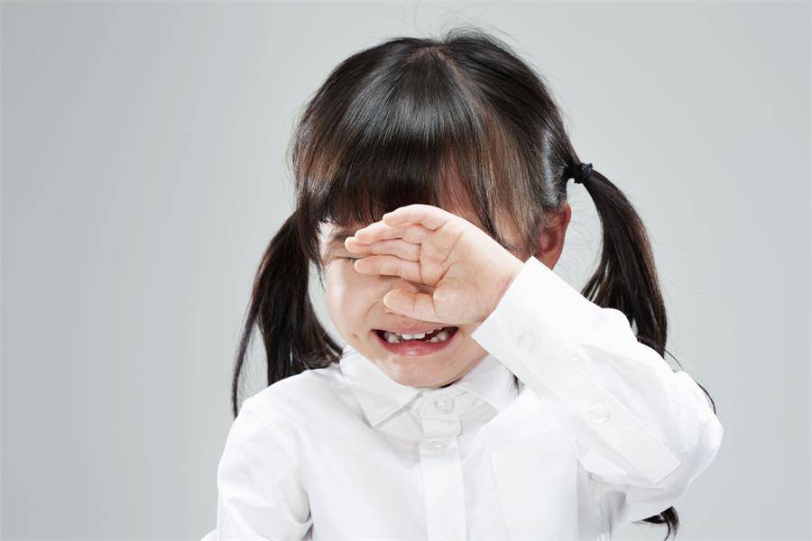允许孩子哭泣,让他们学会表达情绪,未来或会更加阳光开朗