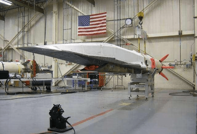 图为美国x-51a乘波者高超音速导弹,目前还未研发成功.
