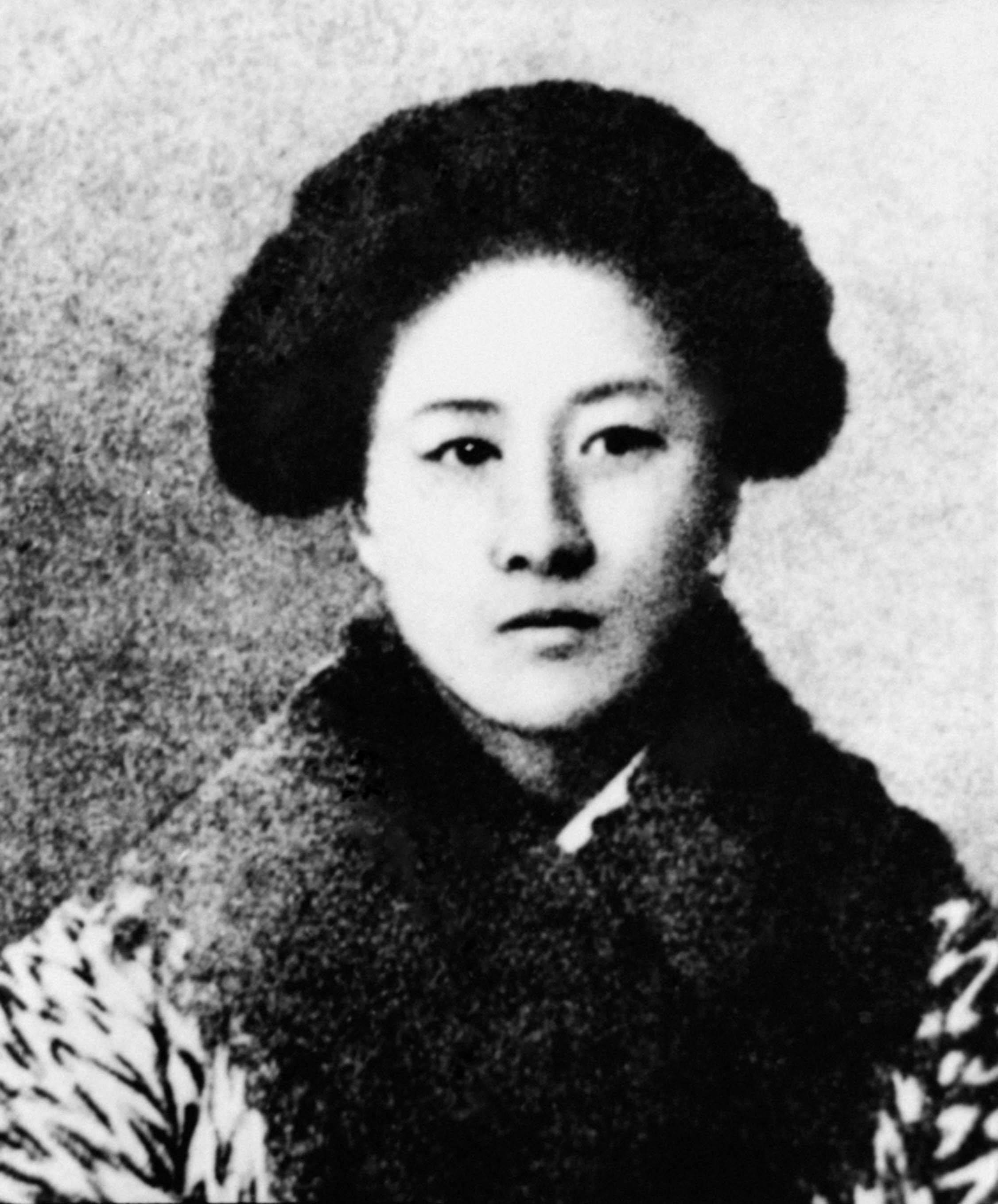 秋瑾烈士(1875-1907)徐锡麟,字伯荪,又字伯圣,别名光汉子,浙江省绍兴