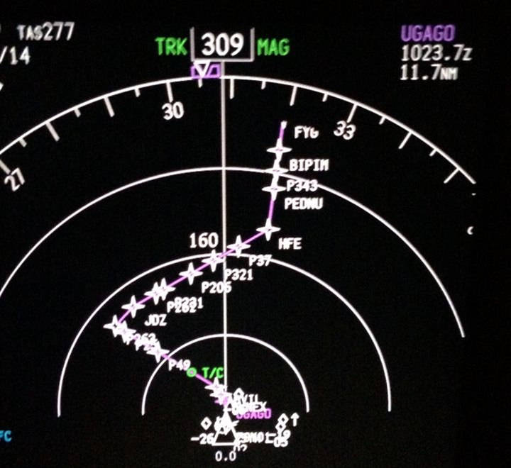 飞机的航线可以简单地理解为从一个导航台飞向另一个导航台.