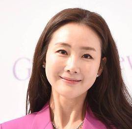 国民女神爱上普通职员?44岁崔智友临近产期,丈夫长相至今是个谜