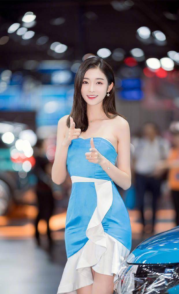 出场费5千的车模,长相乖巧如少女,网友:给1万工资也不