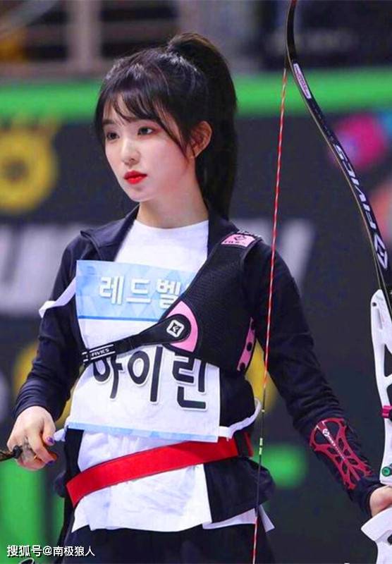 韩国美女裴珠泫参加射箭比赛,矫健的身姿靓丽动人