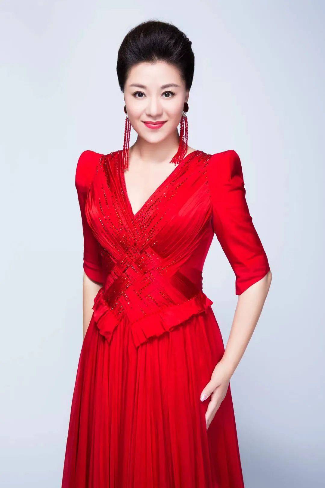 著名歌唱家王丽达倾情演唱北京广播电视台315晚会主题