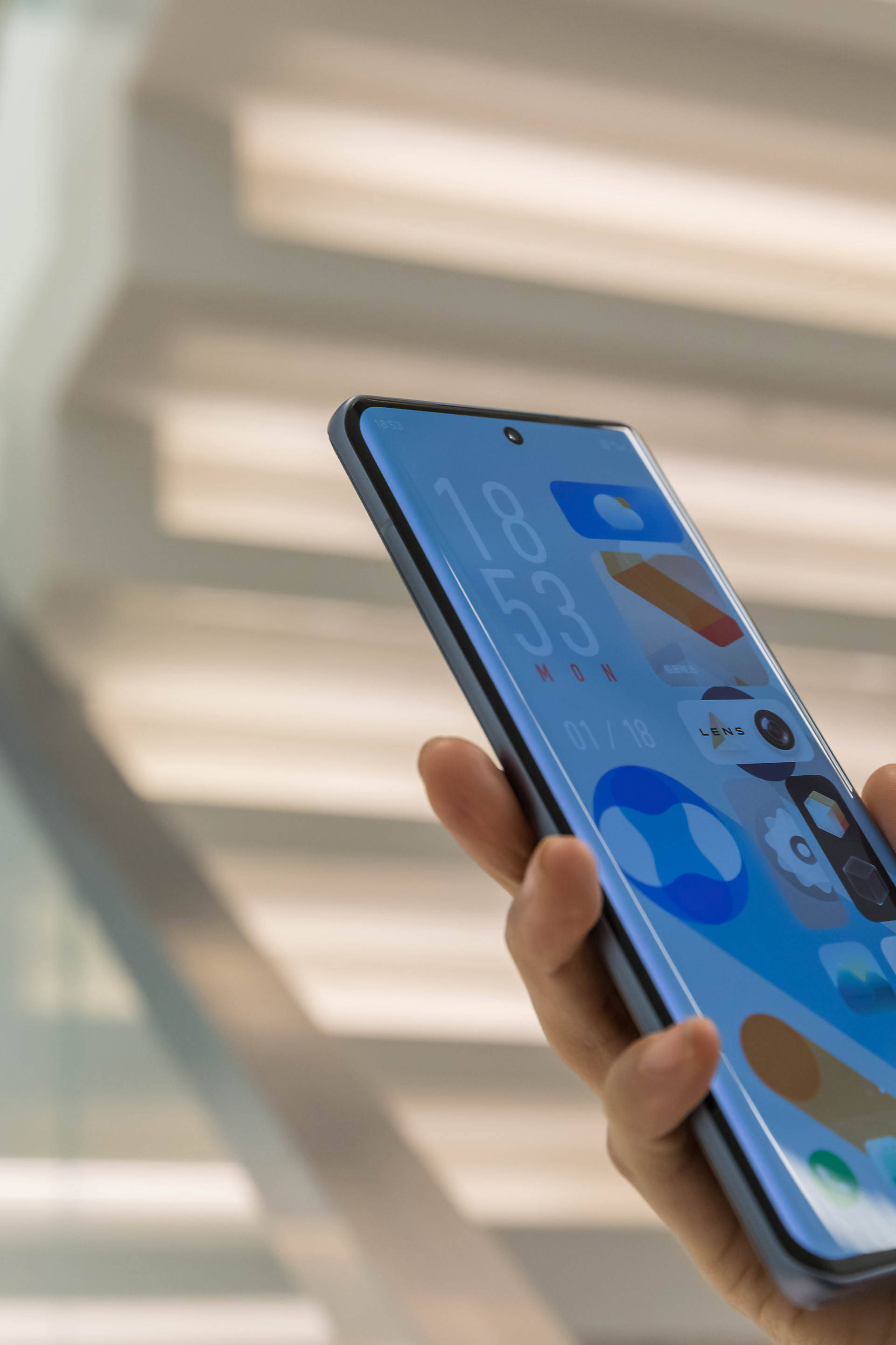 vivo最新款手机2021款,手机大全vivo 2021开年首款"超大杯",体验真就没短板?_vivo