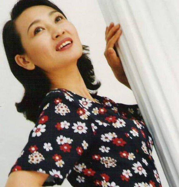 她是腾格尔前妻,结束8年婚姻后复出,57岁重新走红片约