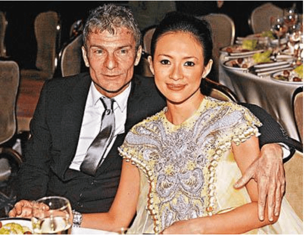 然而围观网友也纷纷纳闷,章子怡不是有国外富豪男友吗?