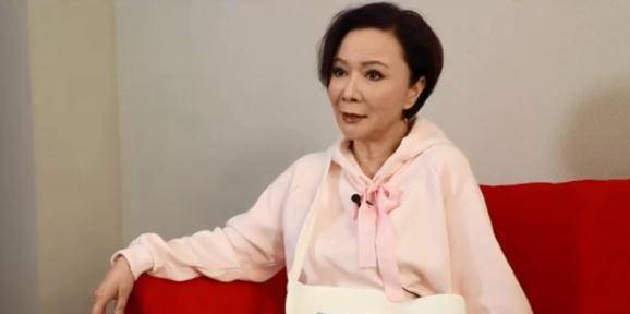 蔡明胆结石入院引担心,离开春晚3年,网友呼唤她回归