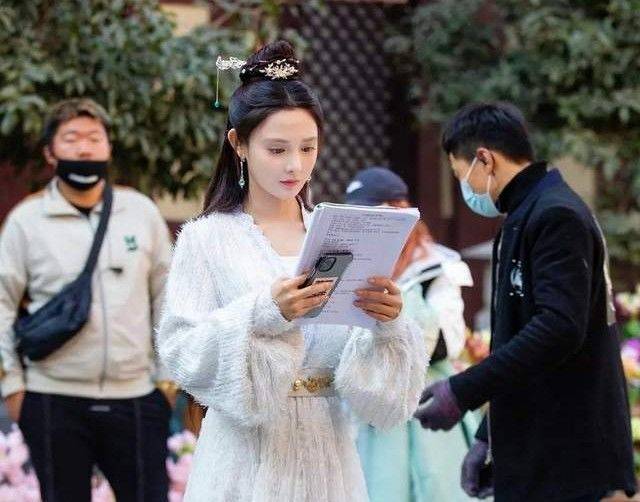原创彭小苒红衣造型太惊艳众女星复制却无法超越新剧造型美回小枫