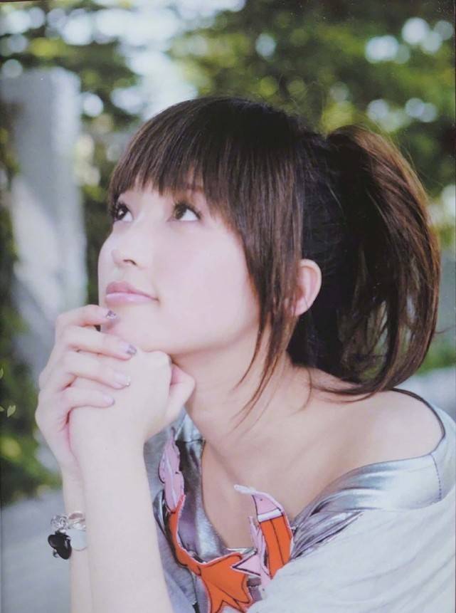 金莎晒照:愿意变胖十斤,回到2007,看了照片才发现原来