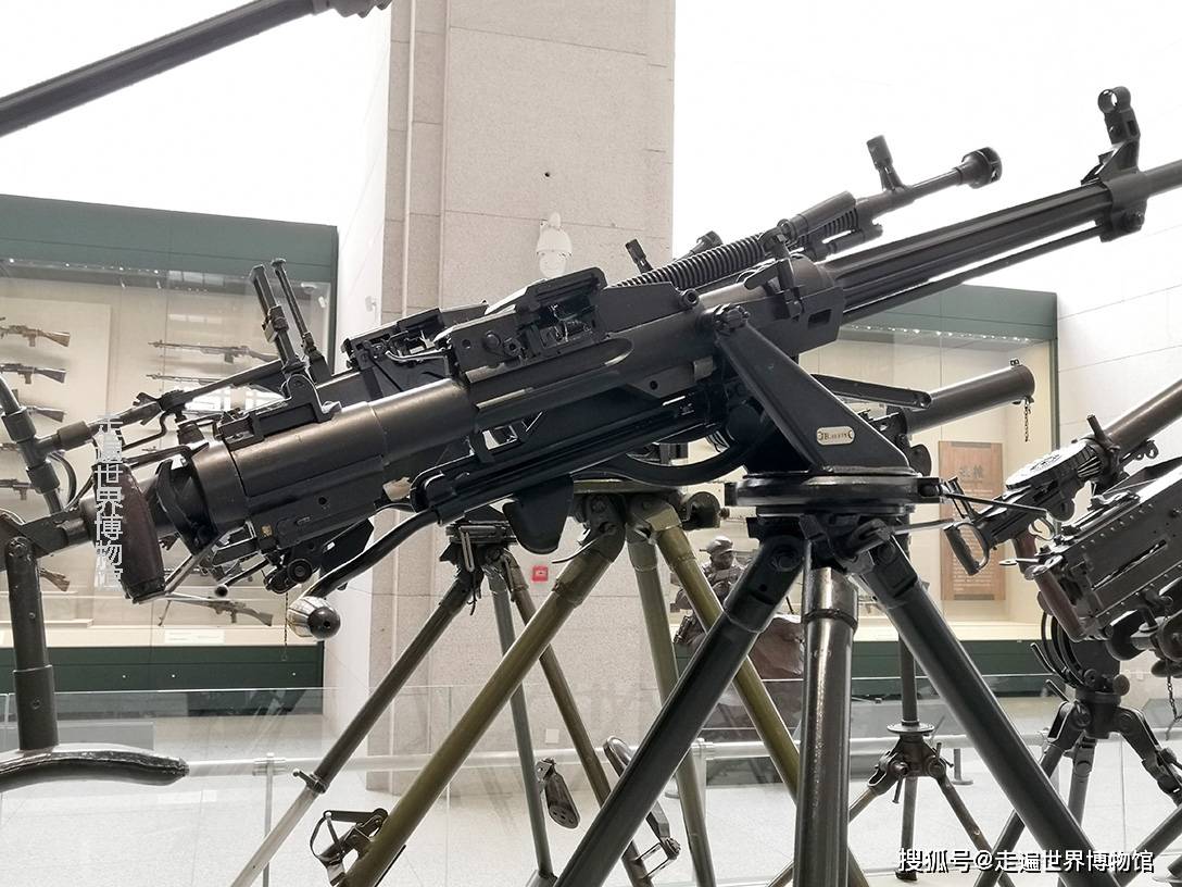 7毫米高射机枪后视.美国造勃朗宁m2式12.7毫米(水冷)高射机枪.