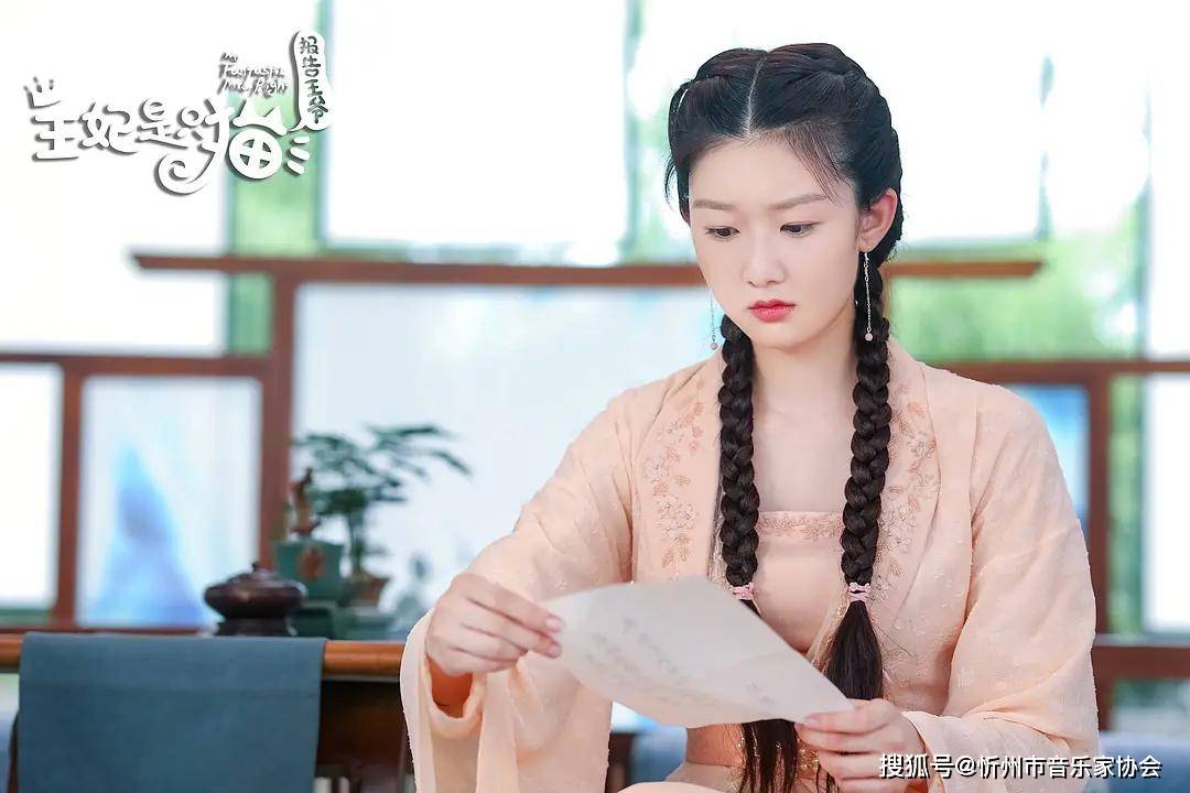 一直停留在原地,不愿回忆变成游戏——赵贝尔《回到过去拥抱你》