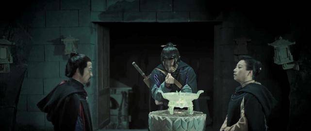 《司藤》白英不是被烧了吗?为何能复活?