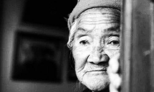 原创儿子15岁偷偷参军,一走就是71年,106岁母亲病重盼子回家